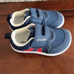 Toddler Wide Toe Sneaker